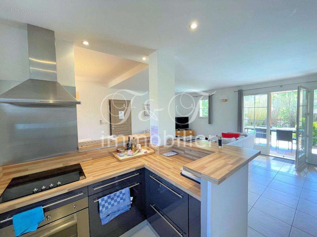 Maison à SAINT-SATURNIN-LES-APT