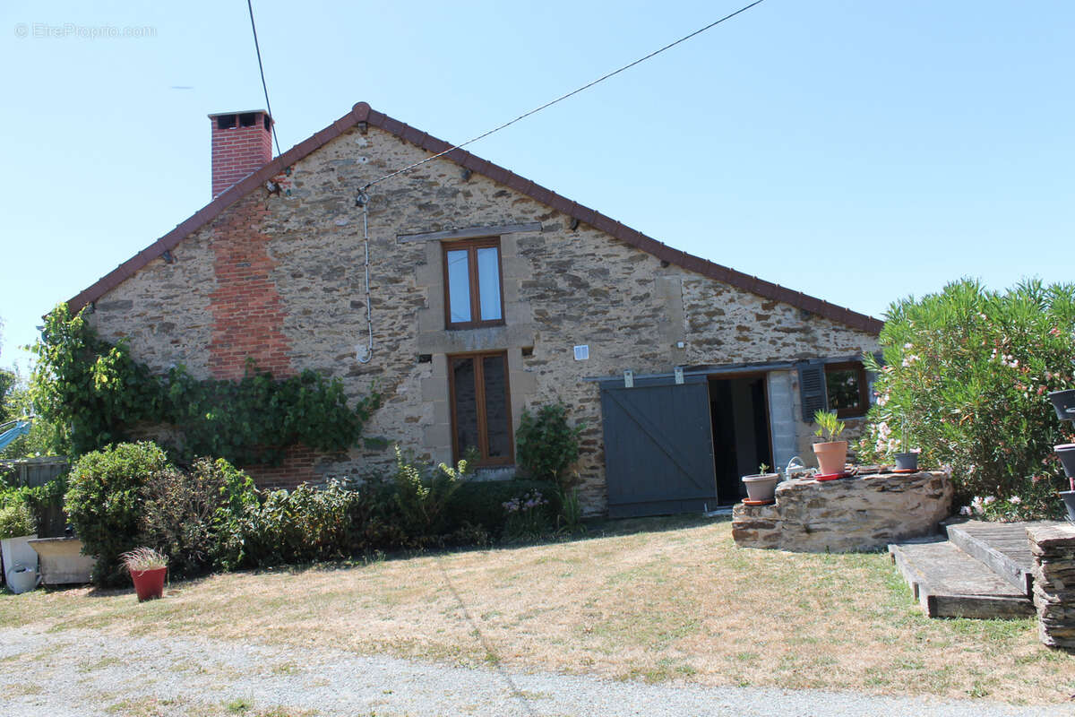 Fermette rénovée avec gites et piscine . - photo 8