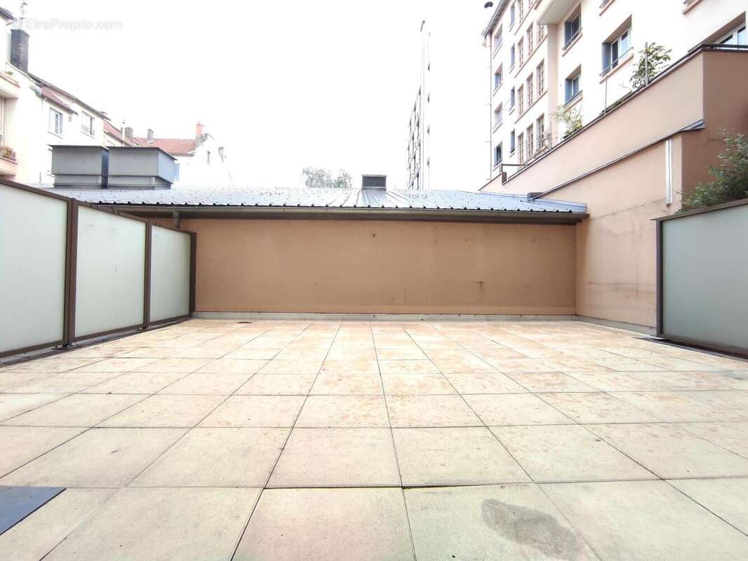   - Appartement à LYON-7E