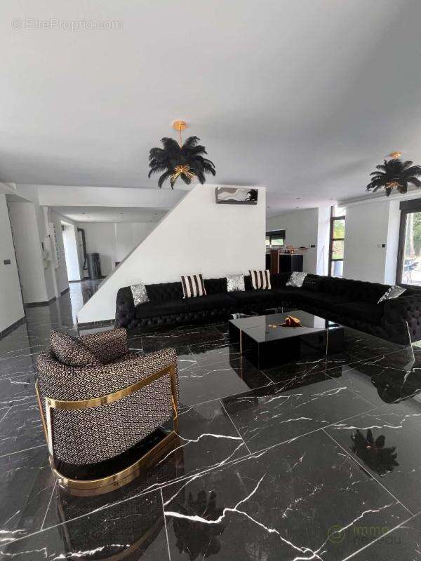 Maison 244 m² à Feignies  - photo 3