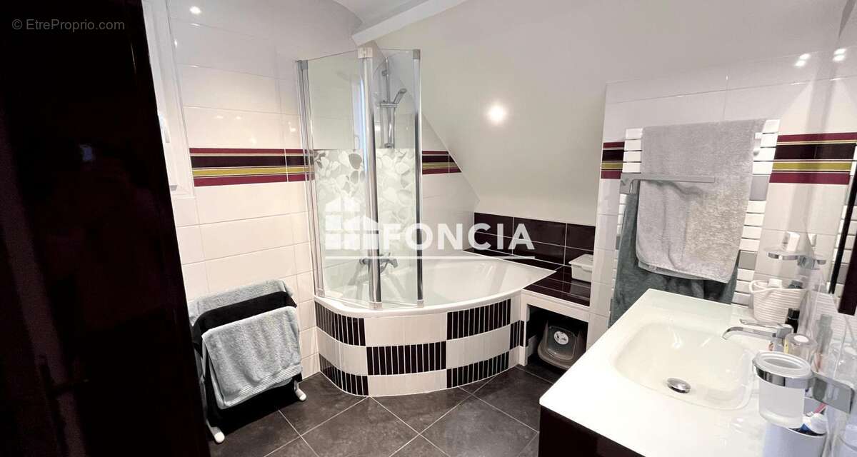 Maison à MERY-SUR-OISE