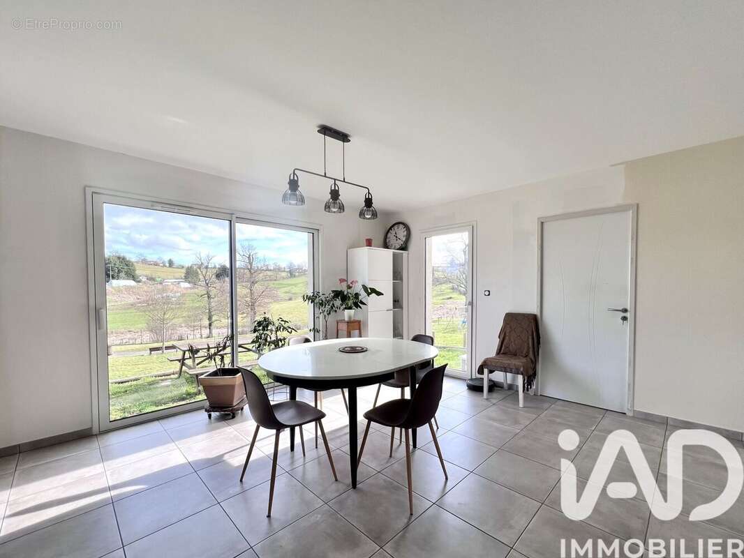 Maison 103 m² à Saint-Clement-Les-Places  - photo 4