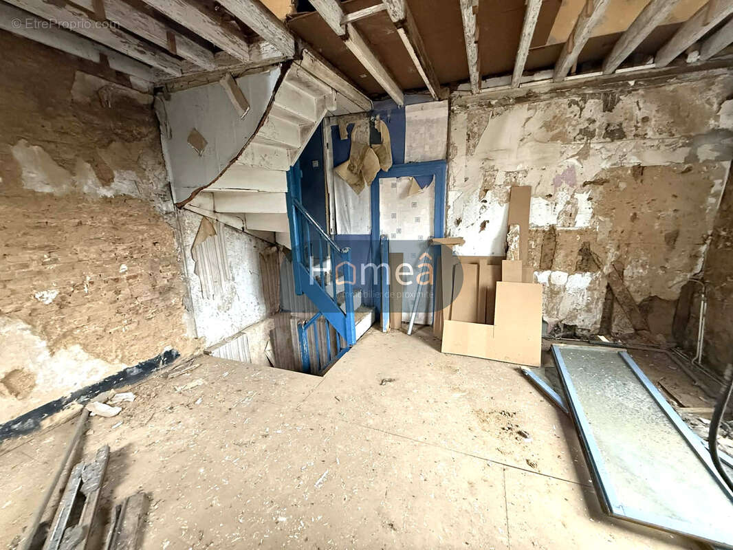 Ensemble immobilier de 155m2 avec batiment et cour à rénover DOUDEVILLE - photo 4