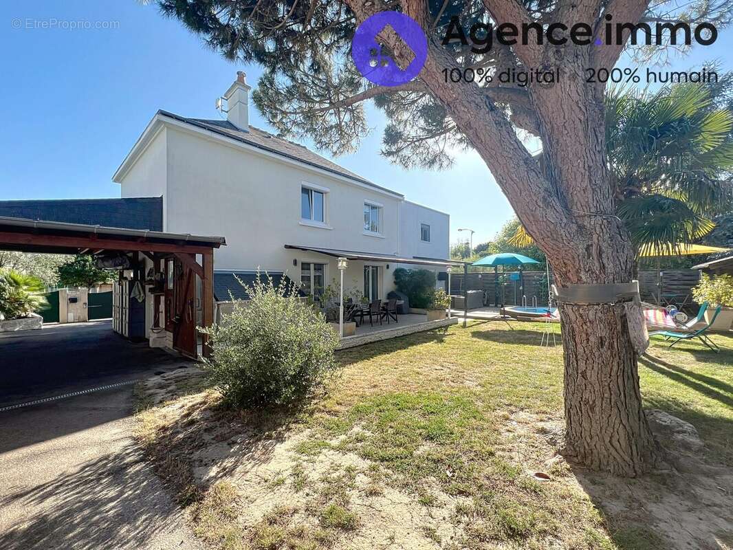 Maison à PARCAY-MESLAY