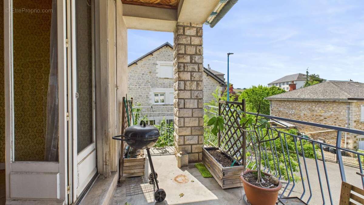 Maison à ONET-LE-CHATEAU