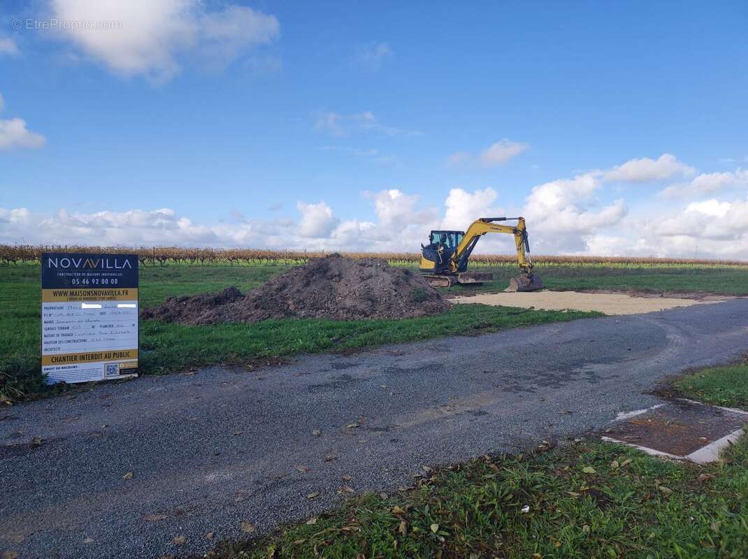 Terrain à DOMPIERRE-SUR-CHARENTE