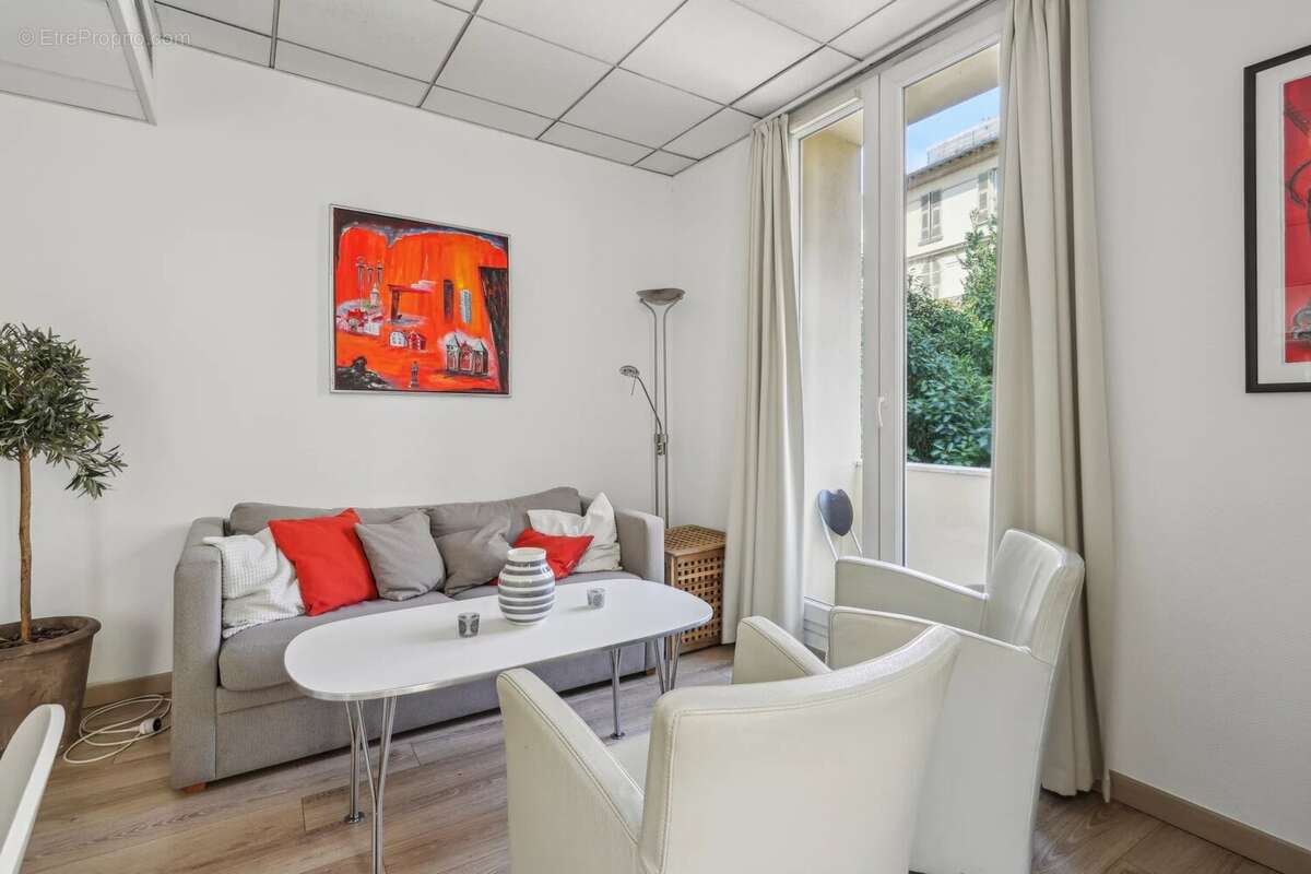 VENDU - EXCLUSIVITÉ - NICE - Carré d'Or - Appartement 2-3 pièces, emplacement idéal. - photo 12