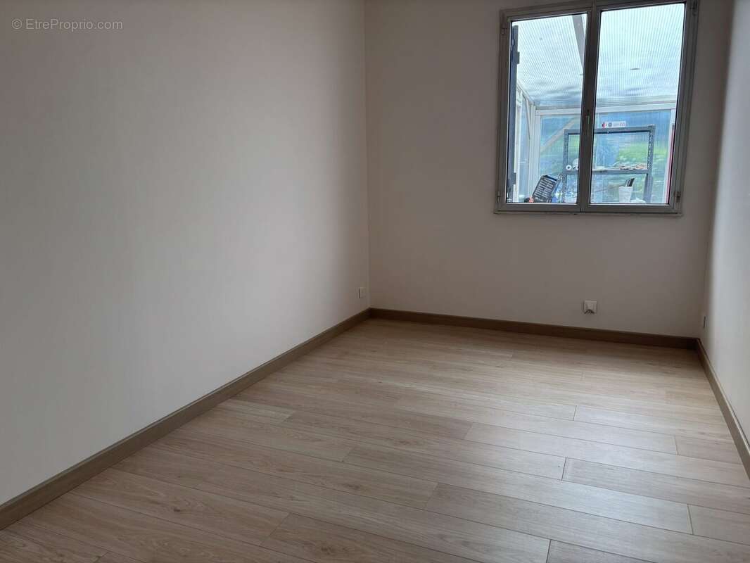 Photo bureau - Maison à GUIGNES