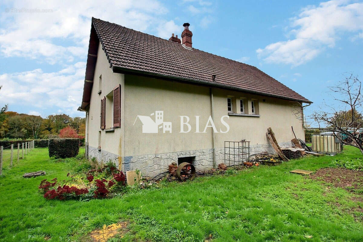 Maison à LA HALLOTIERE