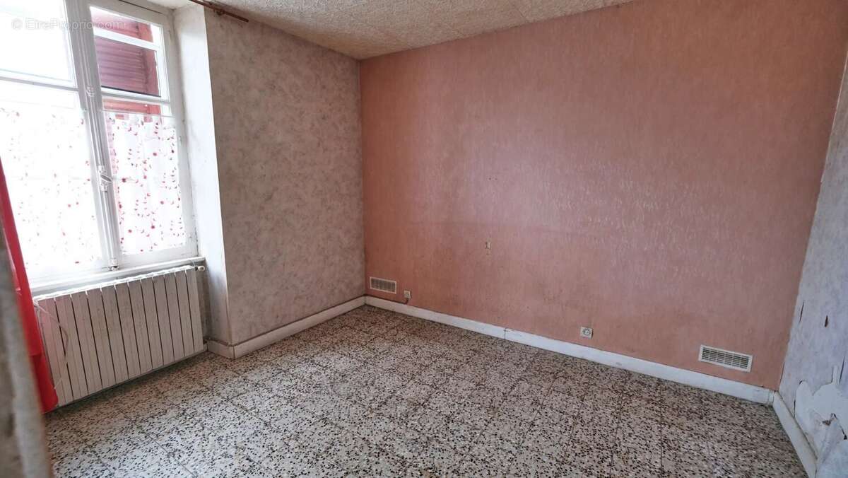 Maison à MONTIGNY-EN-MORVAN