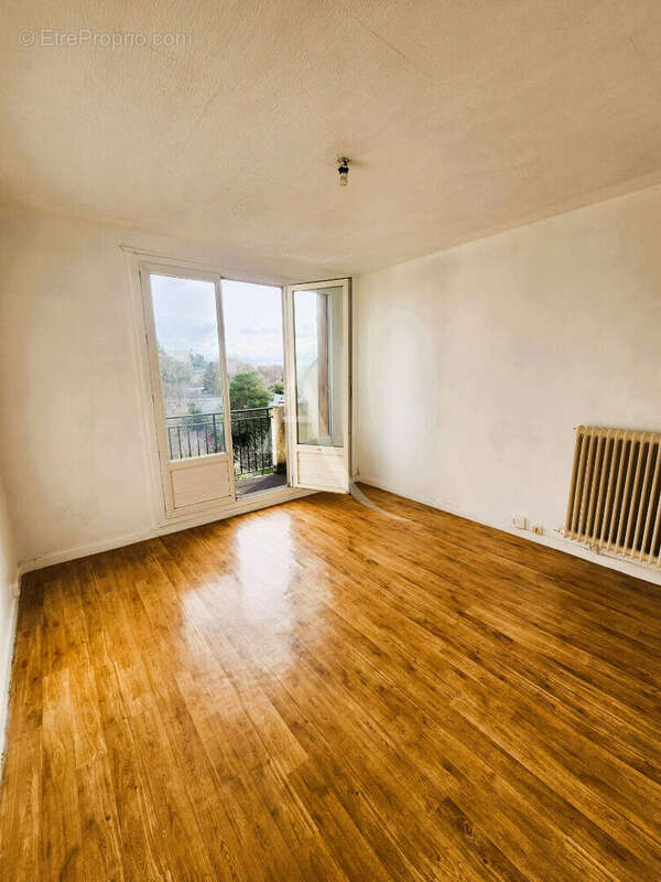Appartement à FRESNES