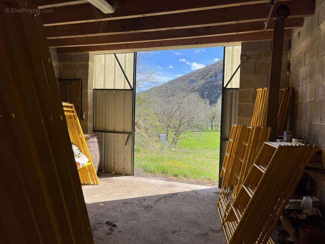 Commerce à SAINT-SULPICE