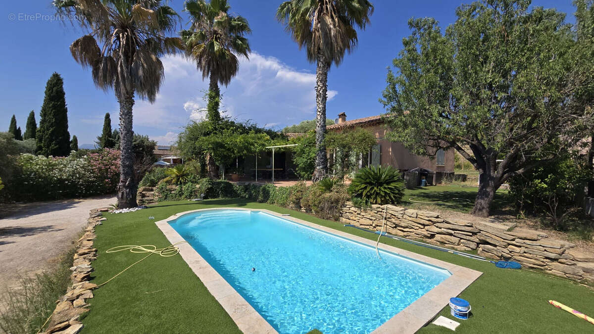 Maison à LE CASTELLET