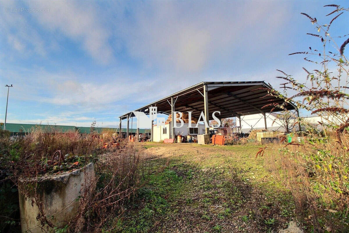 Terrain à PISSY-POVILLE