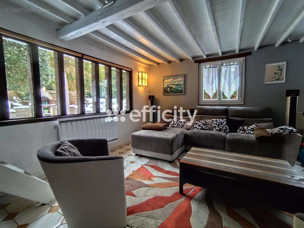 Maison à SAINTE-GAUBURGE-SAINTE-COLOMBE