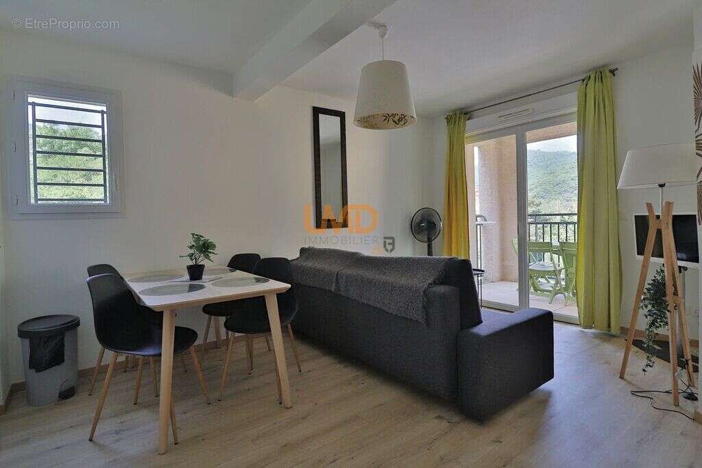 Appartement à AVENE
