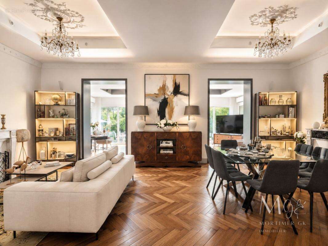 Maison 280 m² à Le Cannet  - photo 3