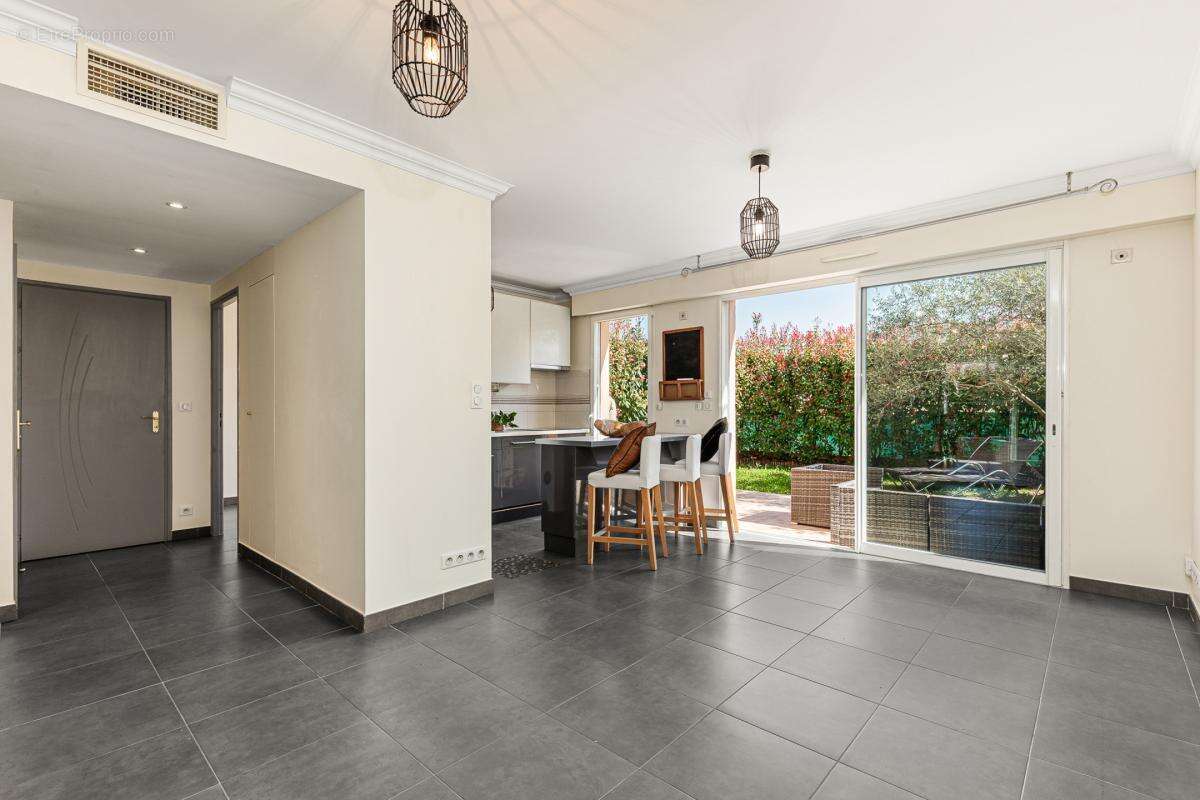 Appartement à MANDELIEU-LA-NAPOULE