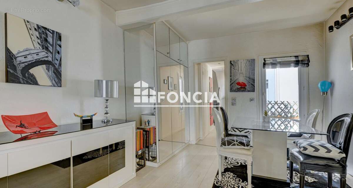 Appartement à PARIS-16E