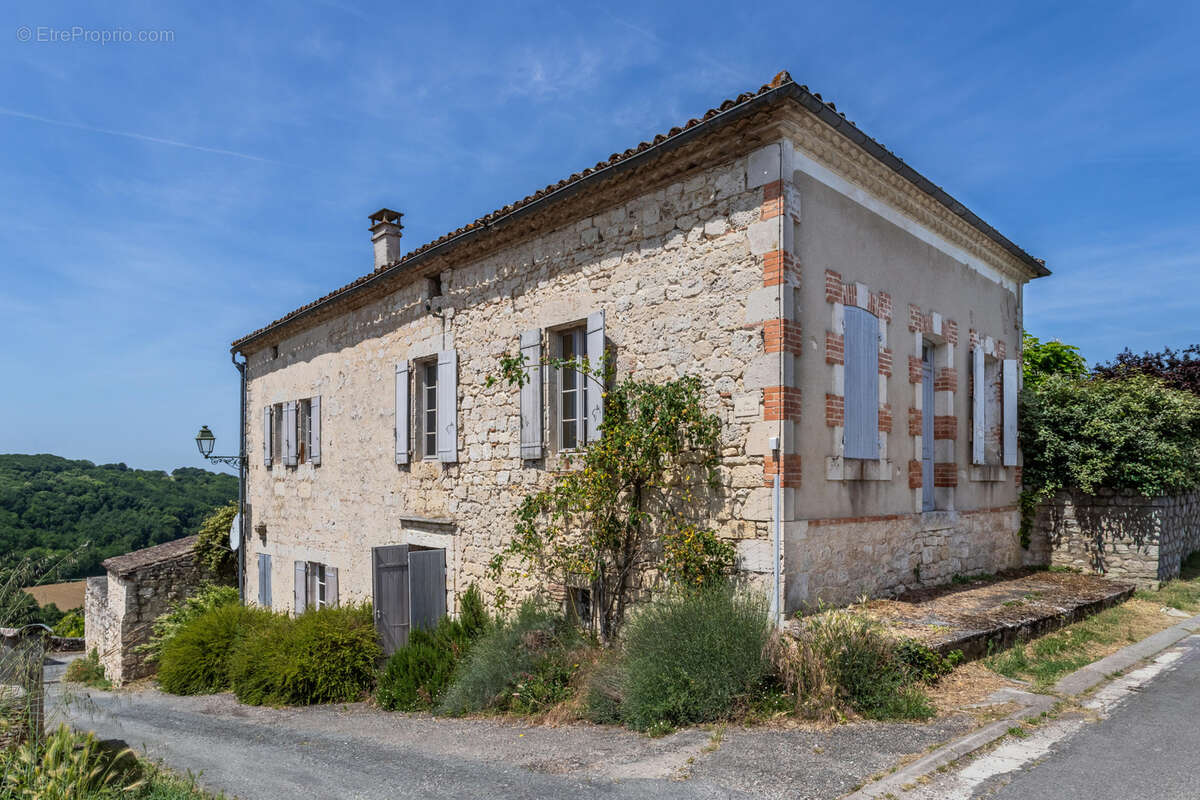 Maison à BEAUVILLE