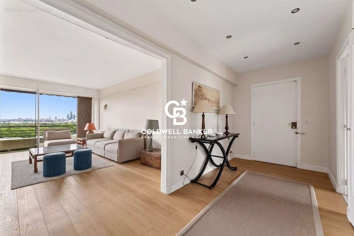 Appartement à PARIS-16E