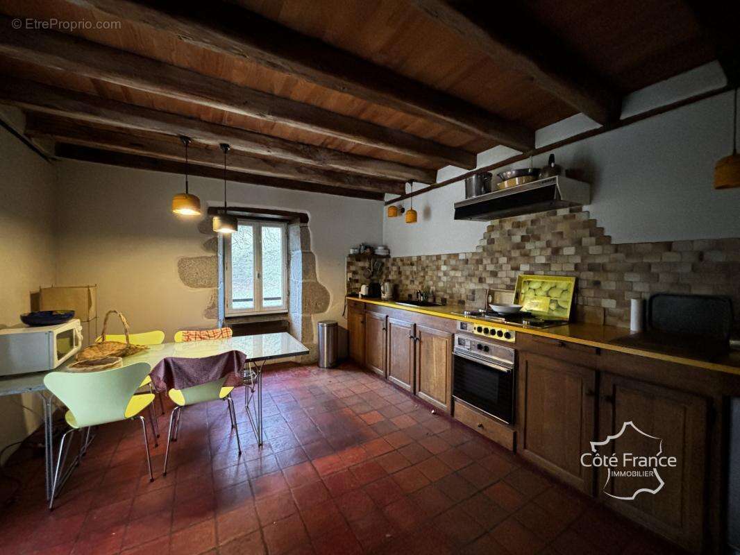 Ancien moulin avec droit d'eau et 2,2 hectares du terrain, C - photo 15