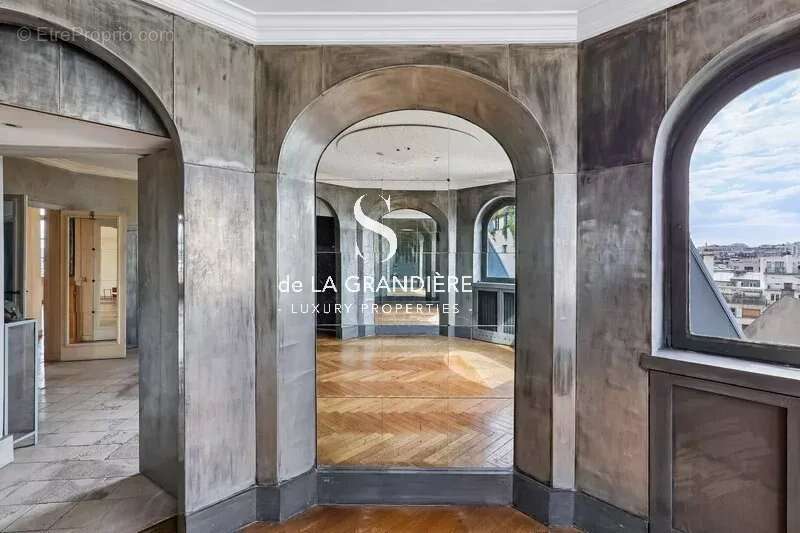 Appartement à PARIS-16E