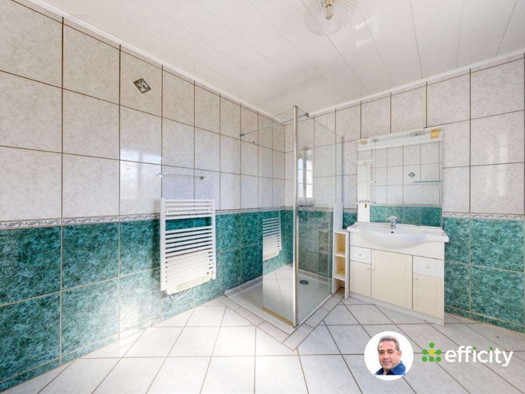 Maison à VALLON-EN-SULLY