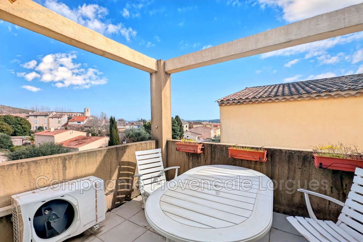 Appartement à LORGUES