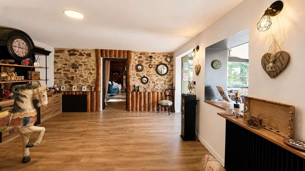 Maison 271 m² à Bauge  - photo 6