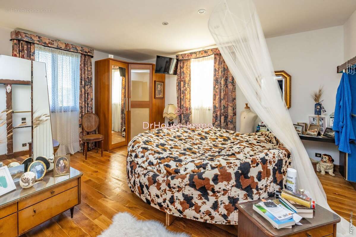 Maison 260 m² à Puybegon  - photo 20