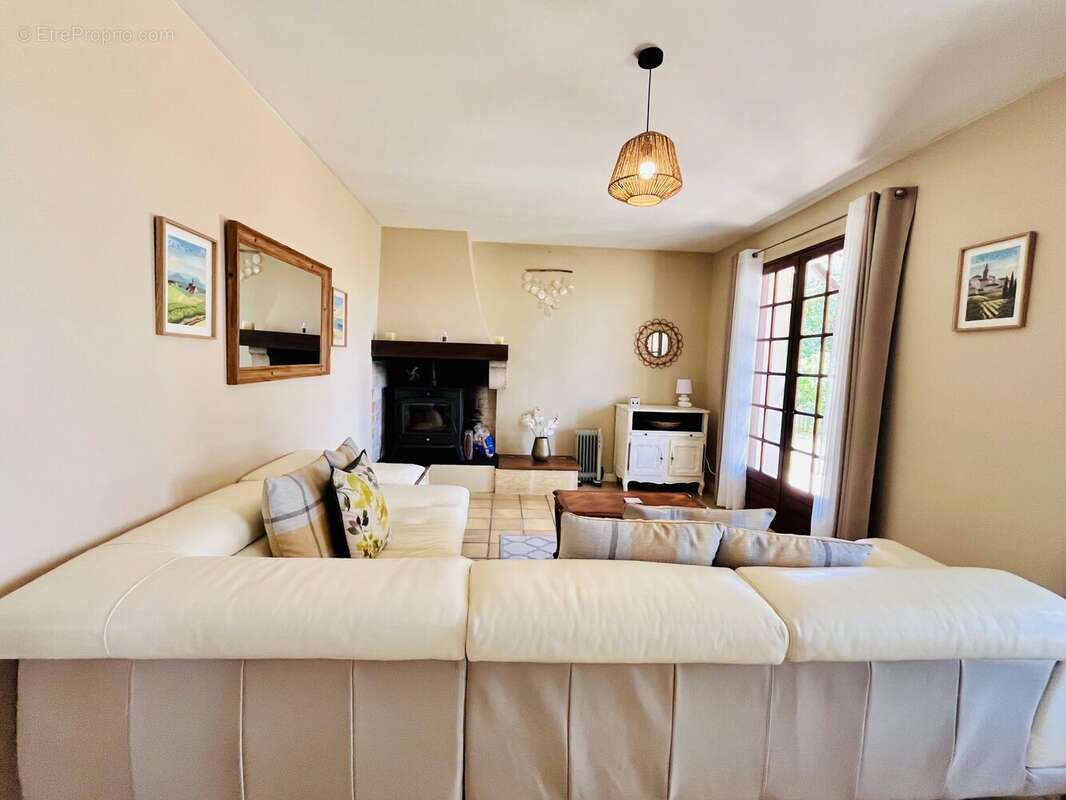 Maison de plain-pied 4 chambres avec jardin et piscine dans un cadre tranquille - photo 8