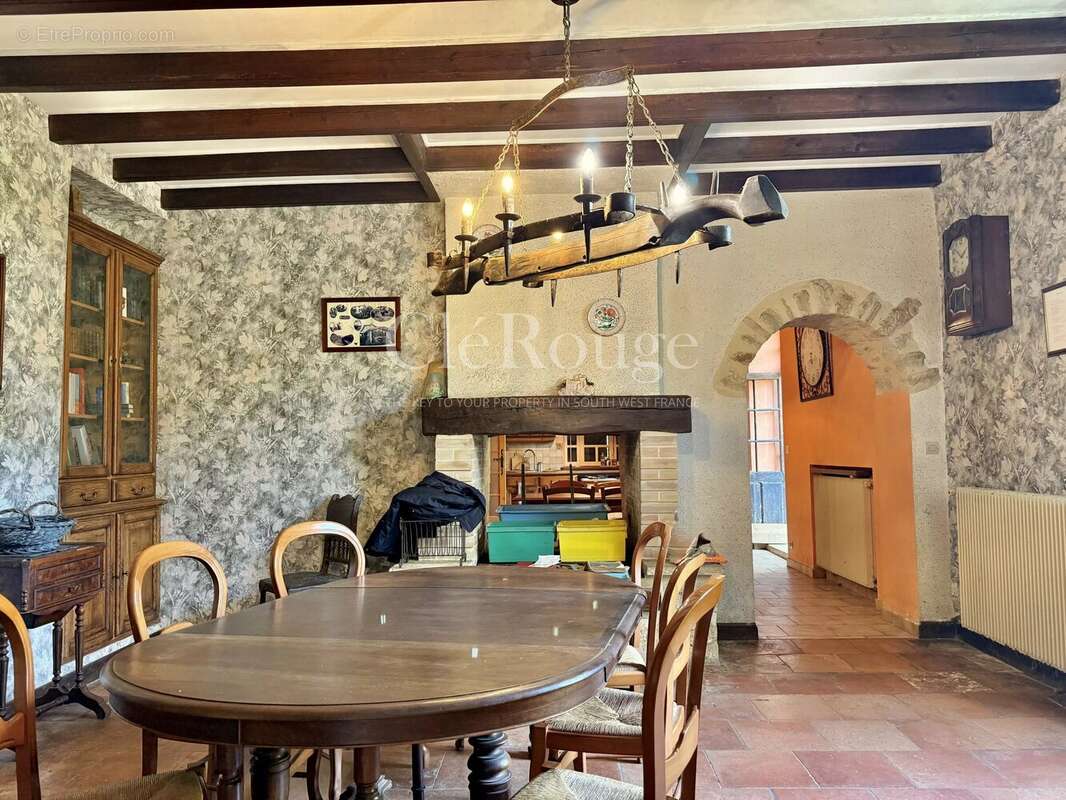 Monségur - Maison familiale de 5 chambres à rénover - photo 2