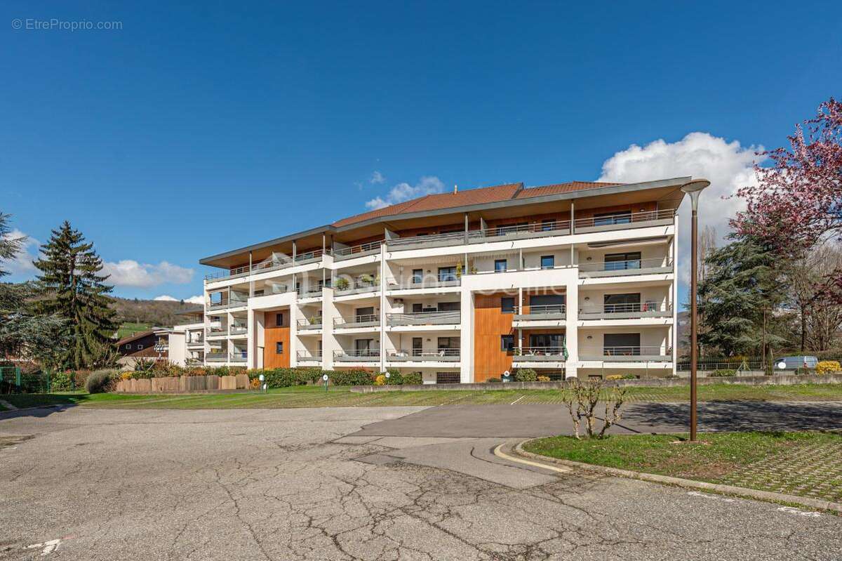 Appartement à POISY