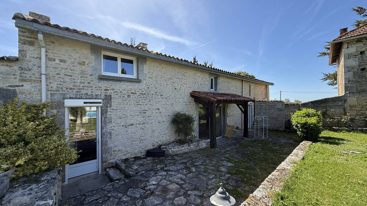 Maison à VILLEFAGNAN
