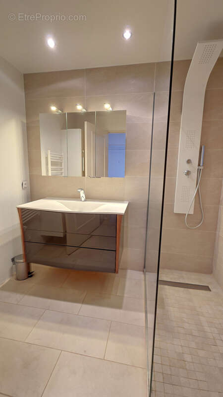 LE CANNET à vendre 3 pièces 87 m2 vue mer terrasse garage et cave au calme absolu - photo 10