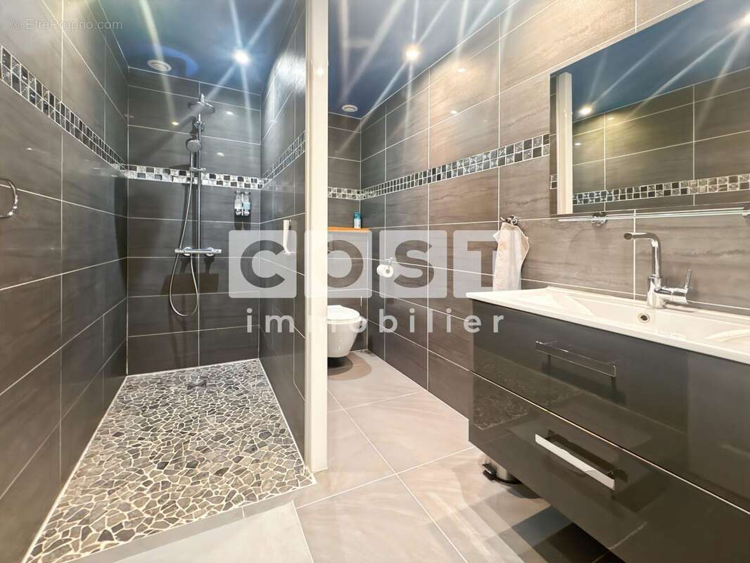 Appartement à LA GARENNE-COLOMBES