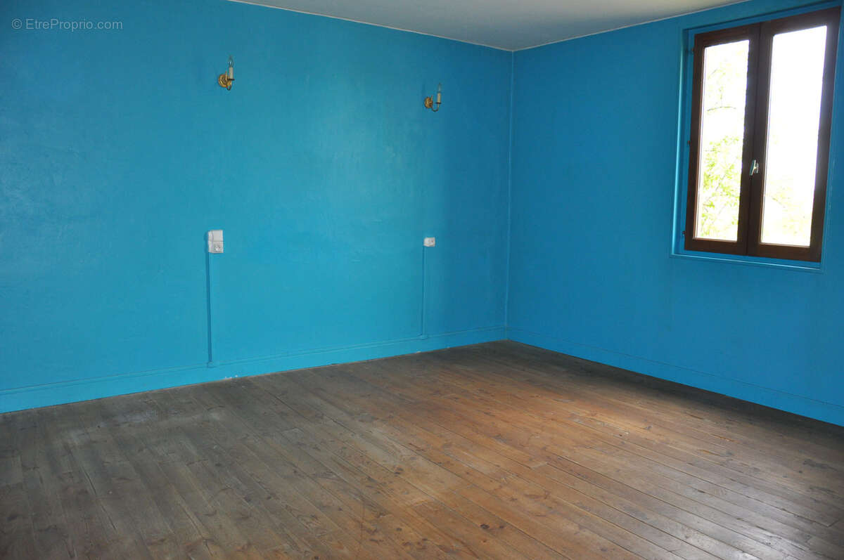 Jolie fermette à la campagne, 2 chambres, dépendances et terrain de 3090 m2 - photo 11