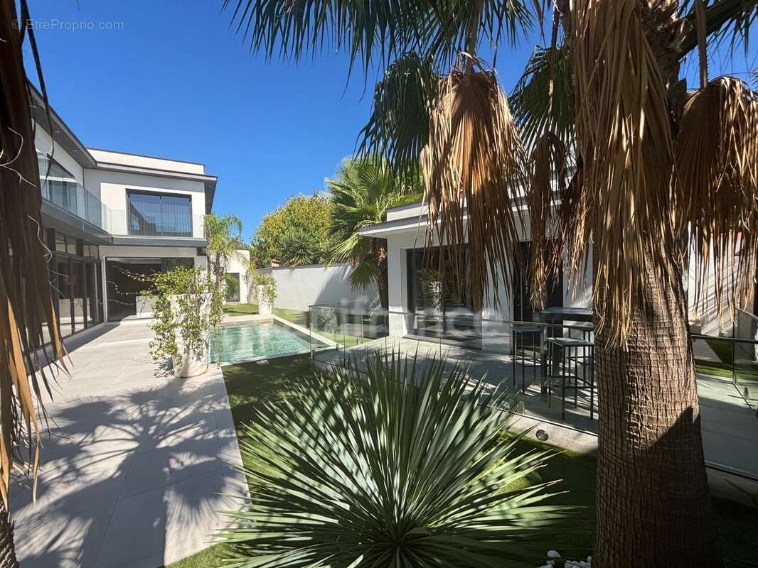 Grau d'agde, villa contemporaine p7 avec double garage, prestations luxueuses proche mer, secteur calme - photo 2