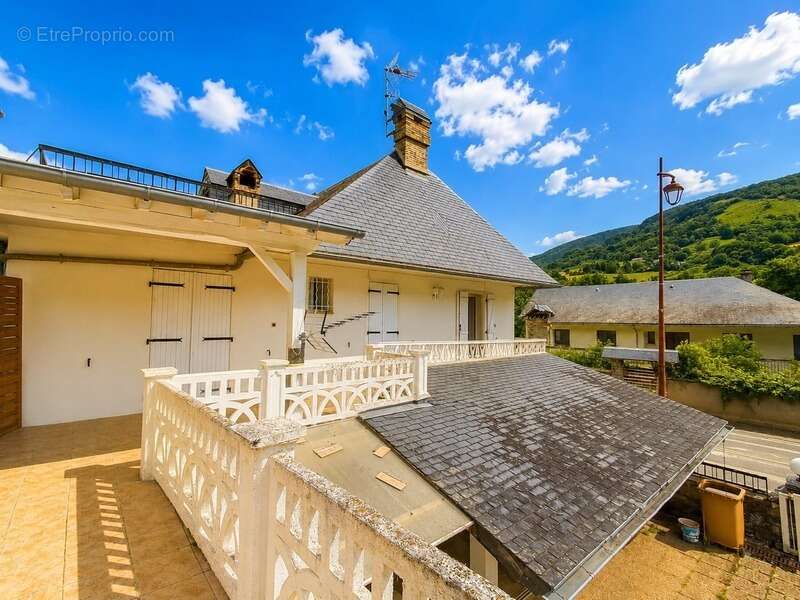 Ancien hôtel avec fort potentiel - photo 3