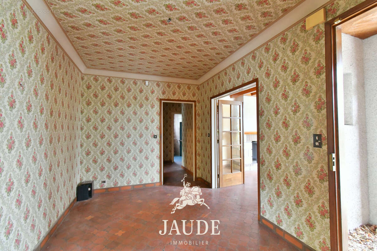 Maison à PERIGNAT-LES-SARLIEVE