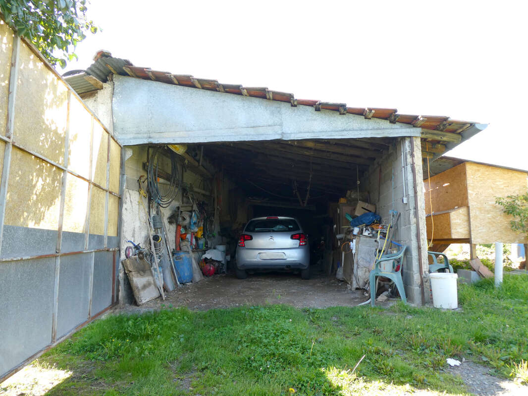 Maison à SAINT-CLEMENT-LES-PLACES