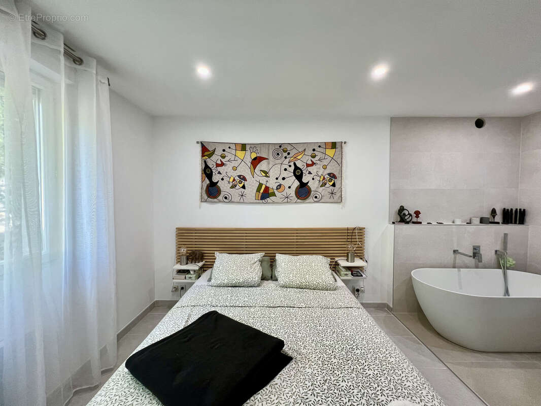 Appartement à SAINT-LAURENT-DU-VAR