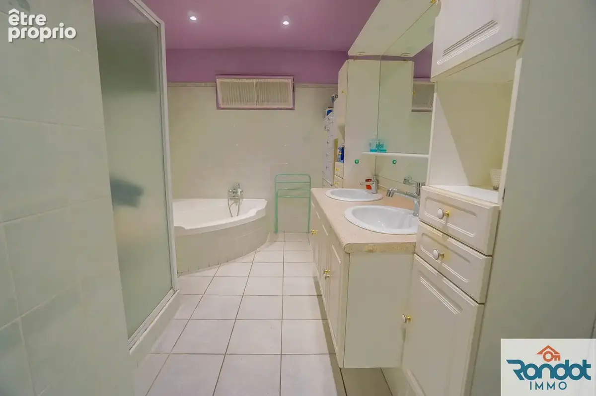 Local commercial 3 pièces 66 m2, appartement triplex T7 182 m2 avec terrain 169 m2 - photo 7