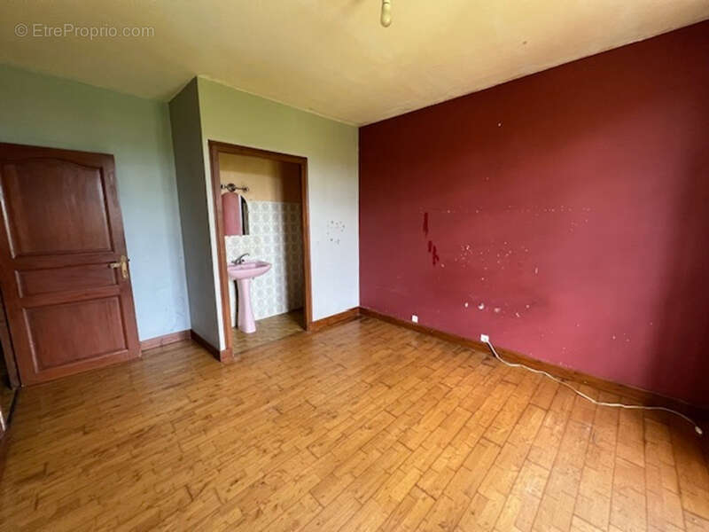 Aiguillon - Maison sur sous-sol des années 80 spacieuse - photo 13