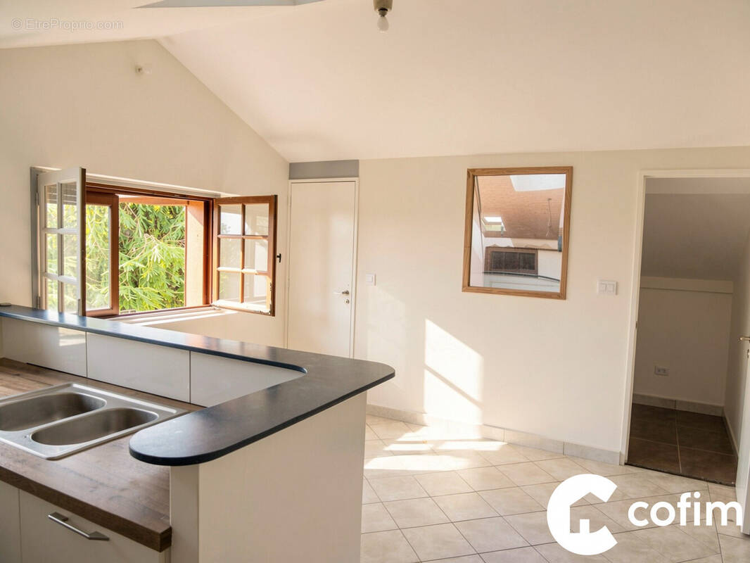 Appartement à NAY