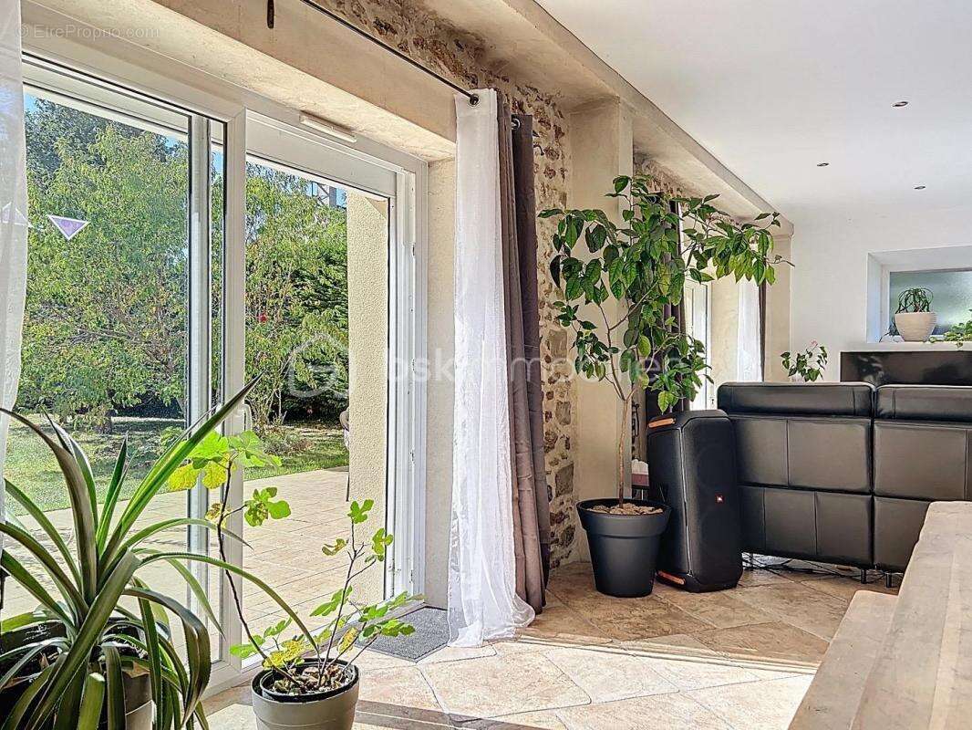 Maison à OZOUER-LE-VOULGIS