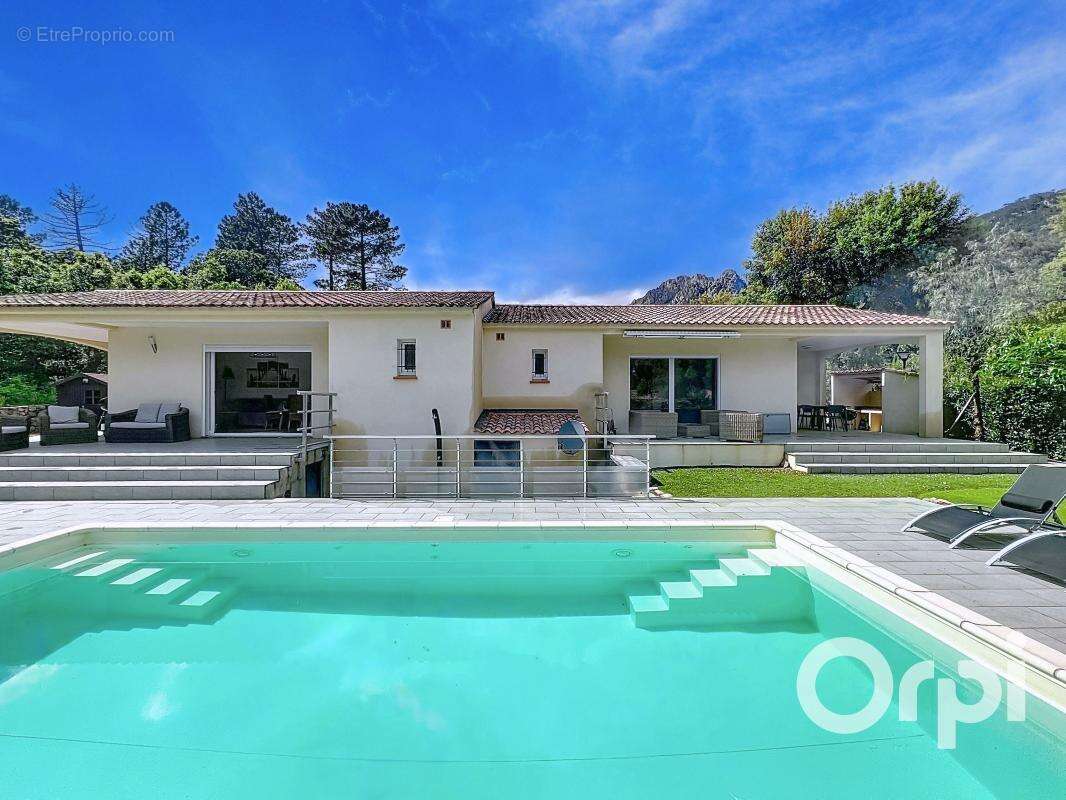 Ensemble Immobilier avec piscine - Idéal investissement locatif ou résidence familiale - photo 2