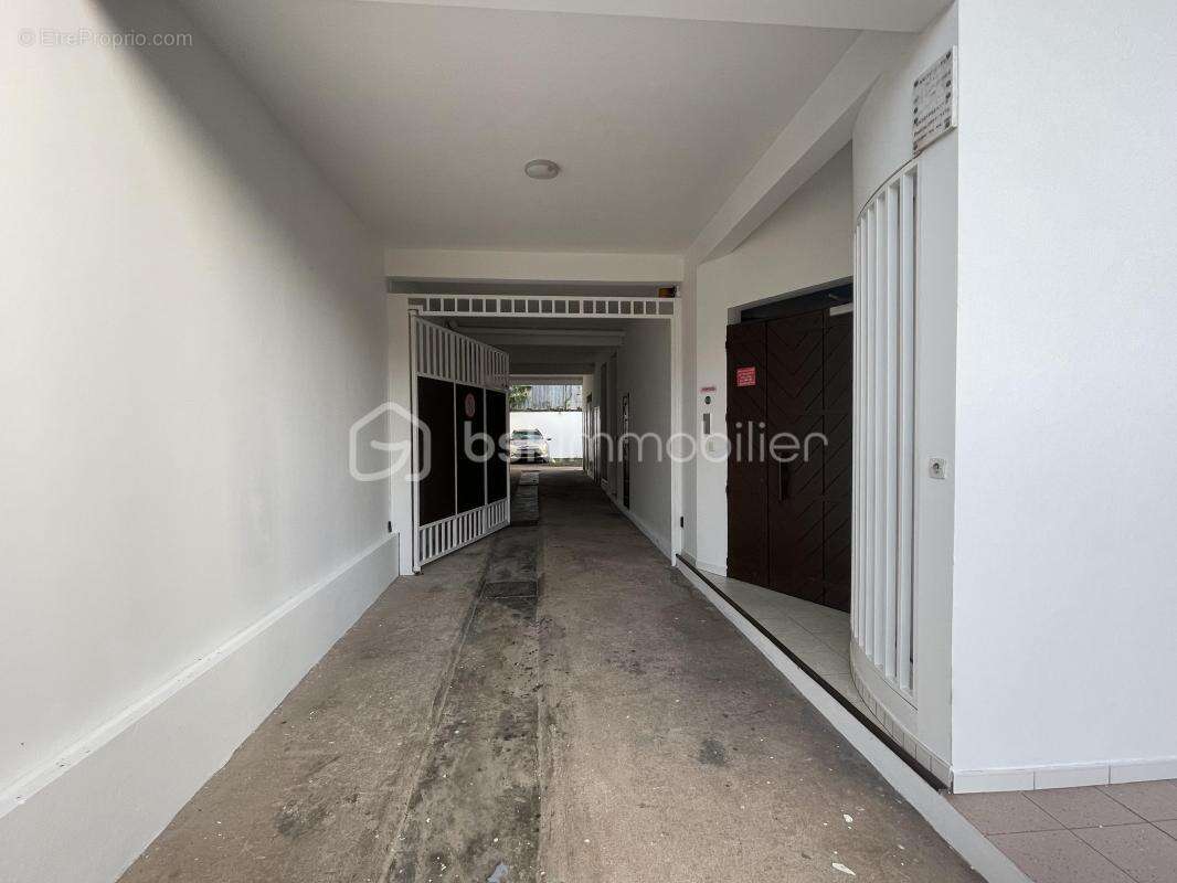 97300 – cayenne centre-ville – immeuble mixte 510 m² – 5 logements loués – locaux professionnels – ascenseur privatif – 4 statio - photo 23