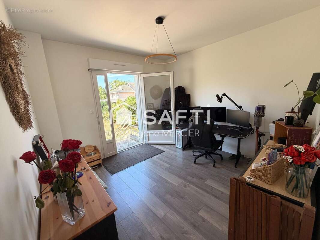 Photo 6